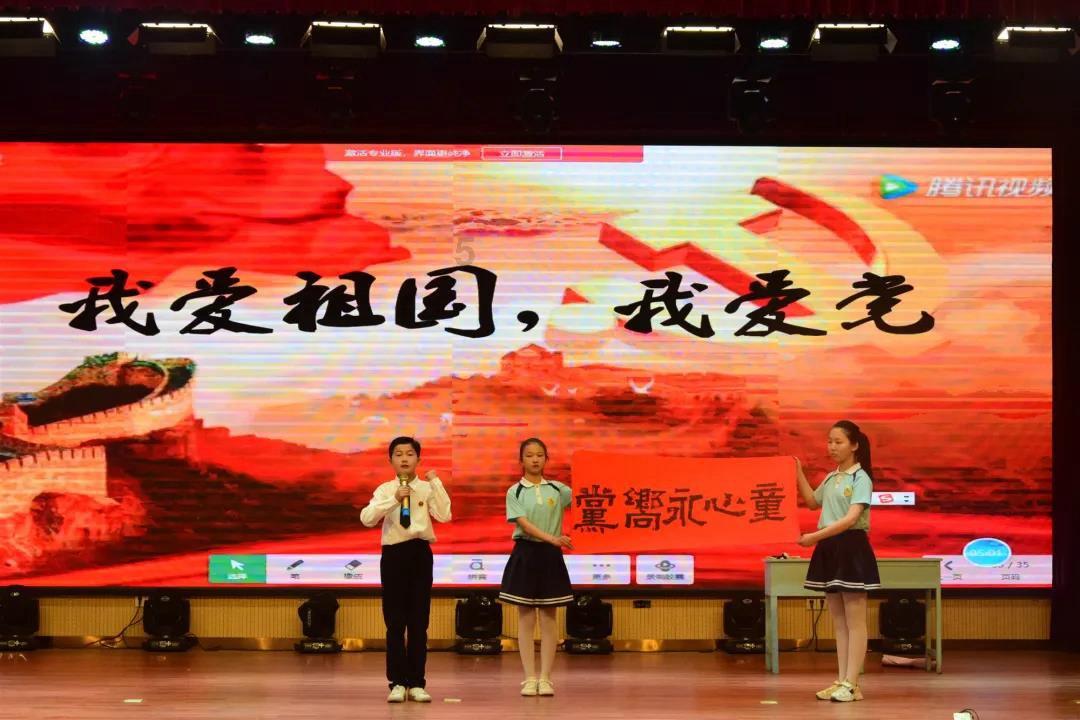 美国数据喜忧参半,市场等待12月PCE，金价持稳